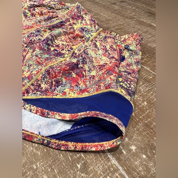 Lululemon SeaWheeze Limited Edition Hotty Hot Shorts - Picture 4 of 9